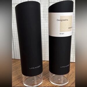 NEW LARS NYSØM 2-Piece Electric Gravity ABS Spice Mill Set (2pc) Carbon Black